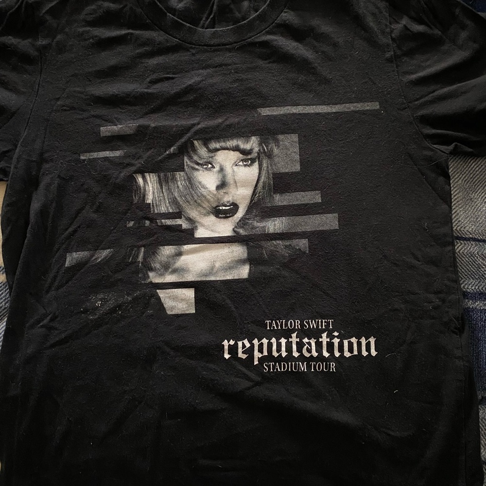 Taylor Swift T-shirt. Reputation tour.  Size small.